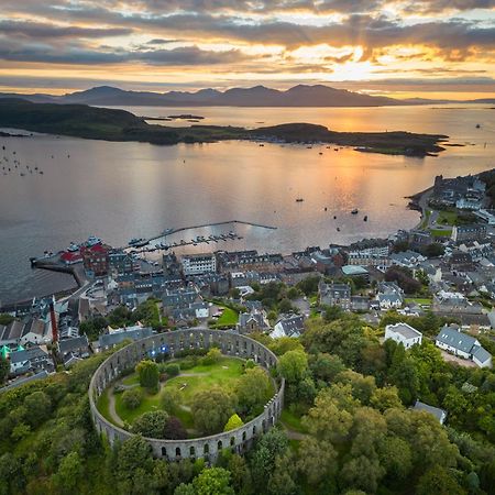 Oban Youth Hostel エクステリア 写真 Fort Belanabubble, overlooking the town of Portree