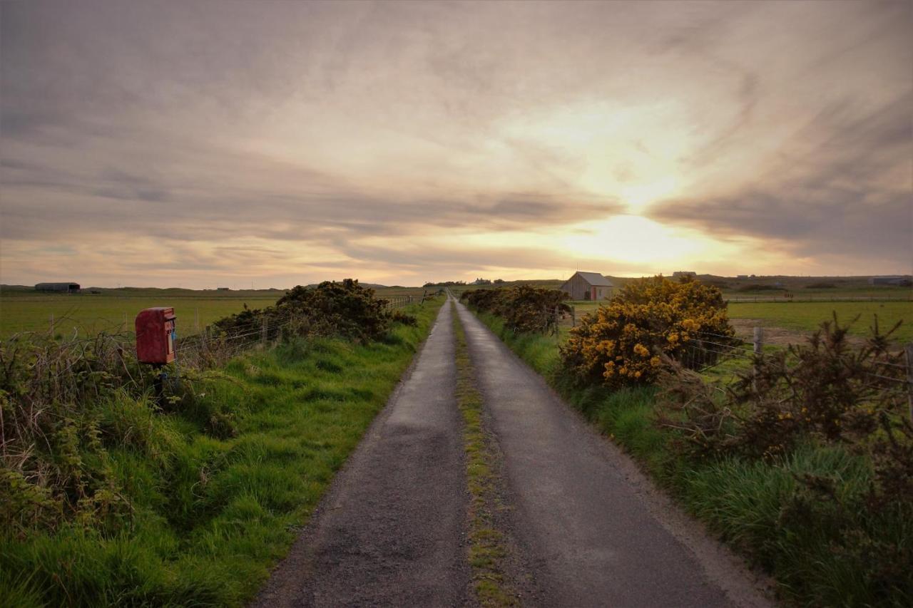 Oban Youth Hostel エクステリア 写真 Sunset over the bog road