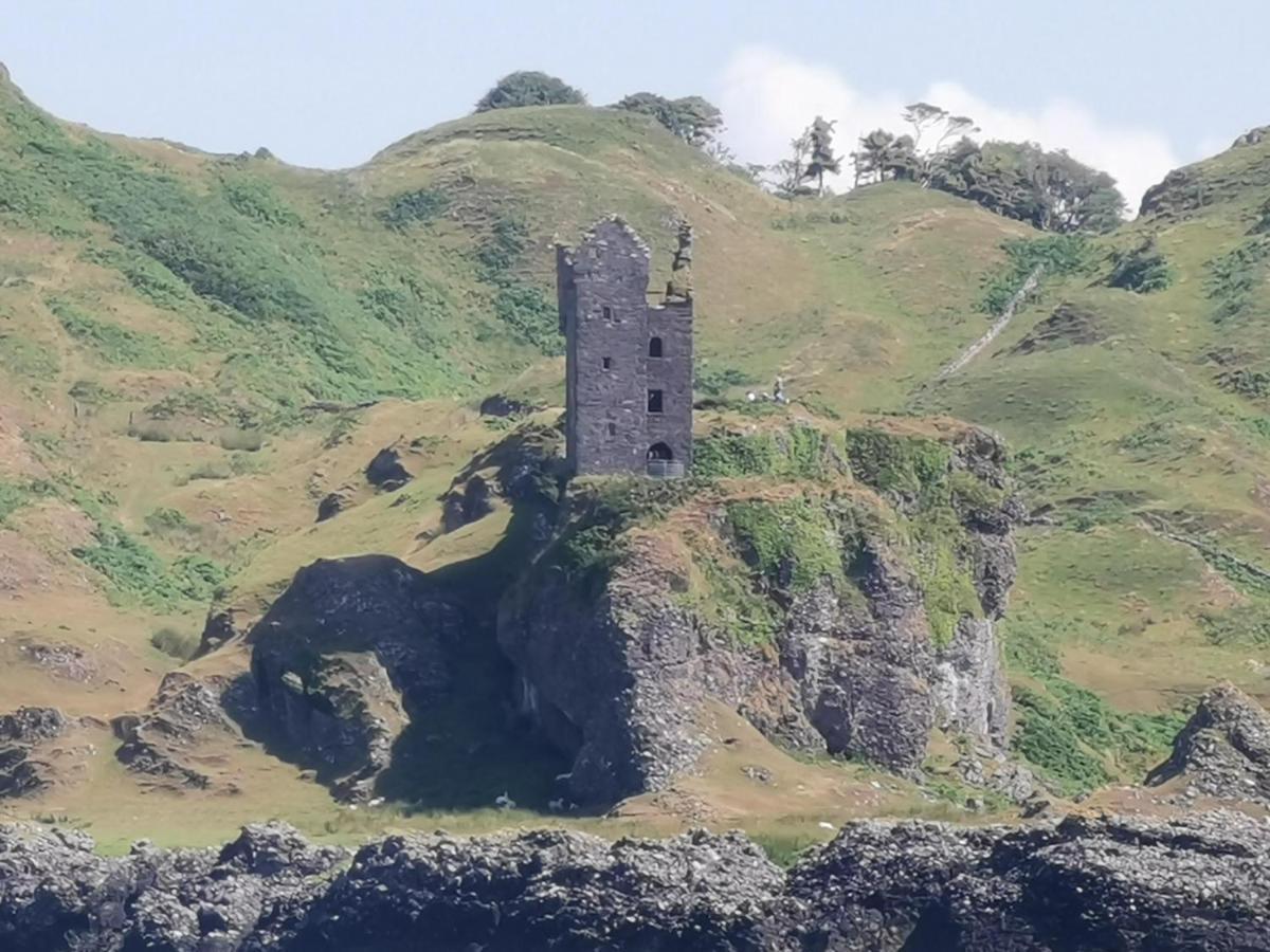 Oban Youth Hostel エクステリア 写真 The remains of the castle