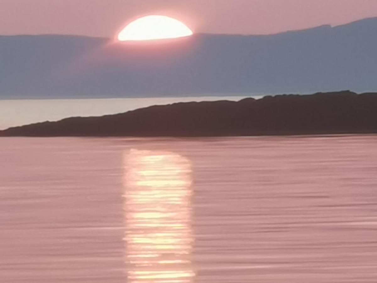 Oban Youth Hostel エクステリア 写真 Sunset over the Gulf of Riga