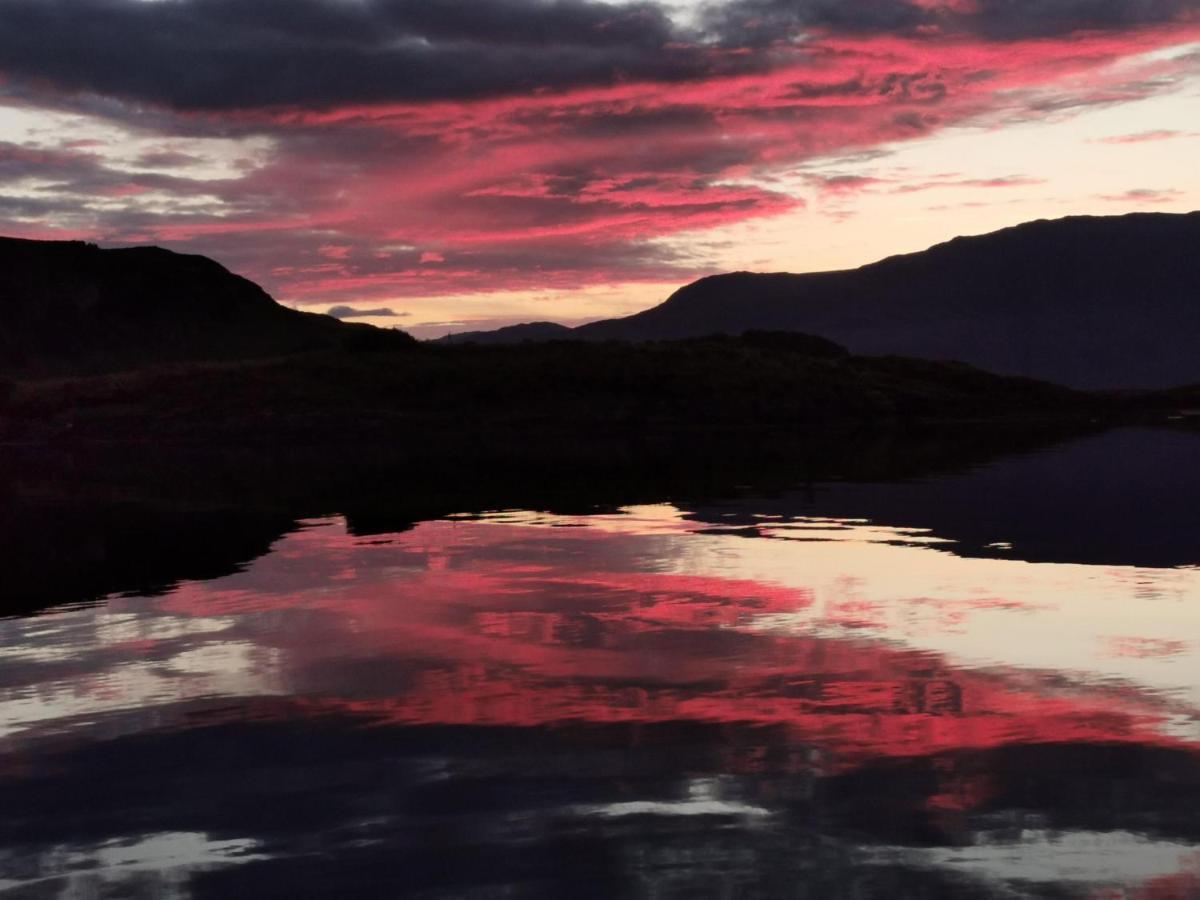 Oban Youth Hostel エクステリア 写真 Sunset over Loch Lomond