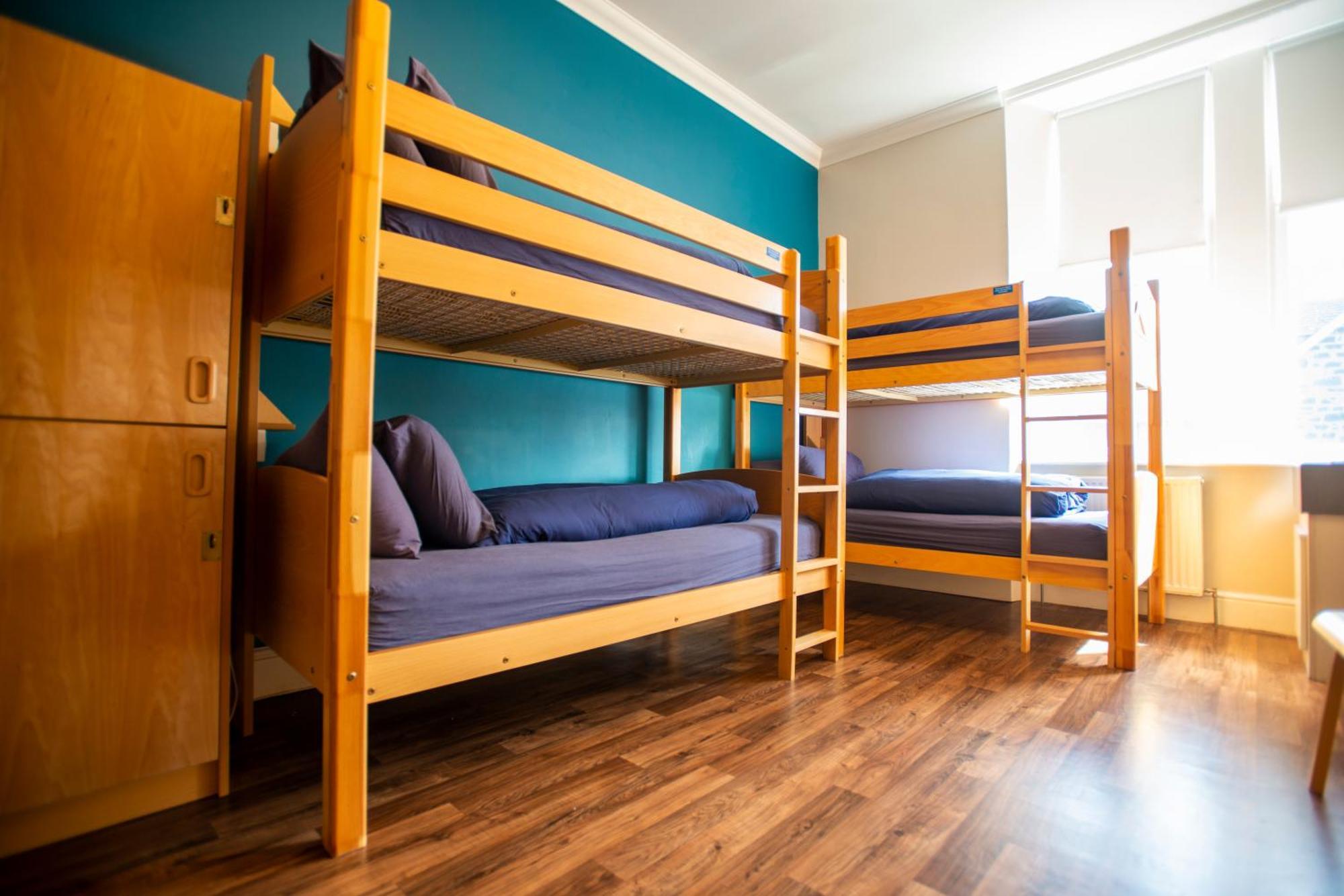 Oban Youth Hostel エクステリア 写真 A typical room at the hostel