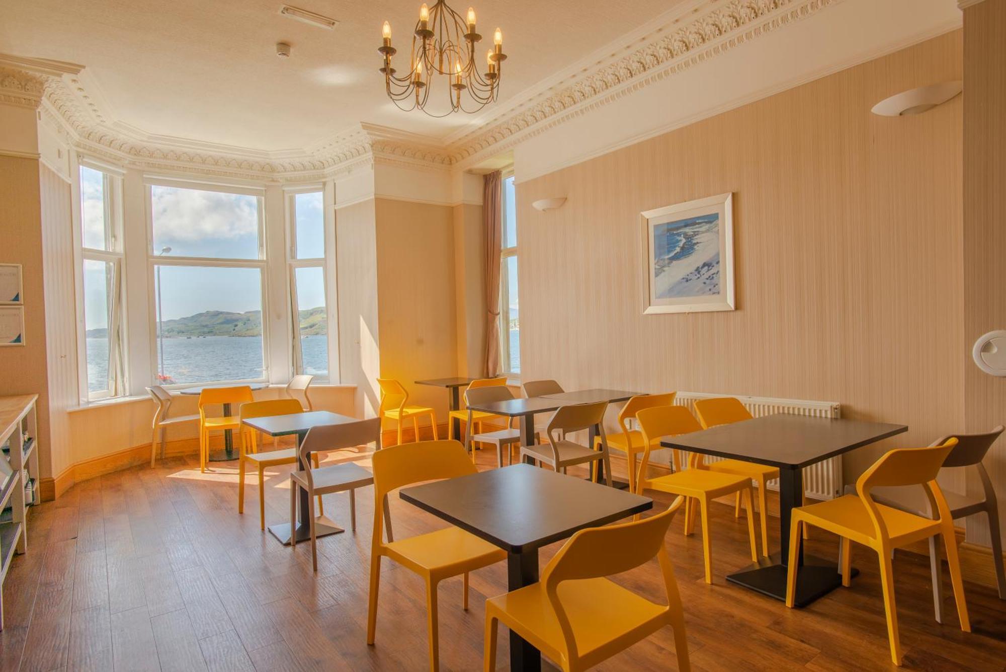 Oban Youth Hostel エクステリア 写真 The interior of the café