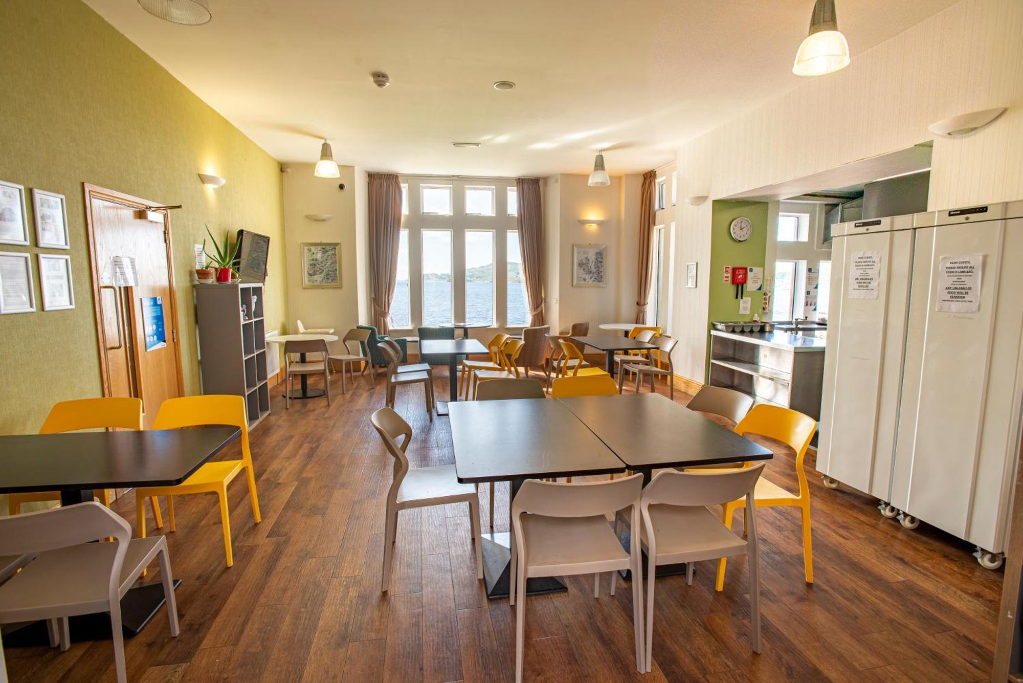 Oban Youth Hostel エクステリア 写真 The kitchen and dining room at the hostel