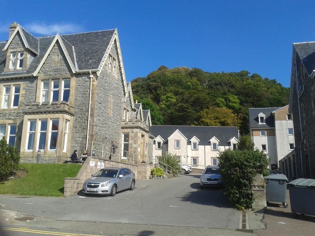 Oban Youth Hostel エクステリア 写真 The old and new buildings of the college